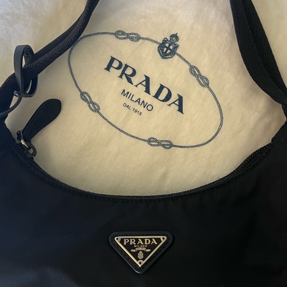Prada Re-edition 2000 Handbag - Picture 5 of 15